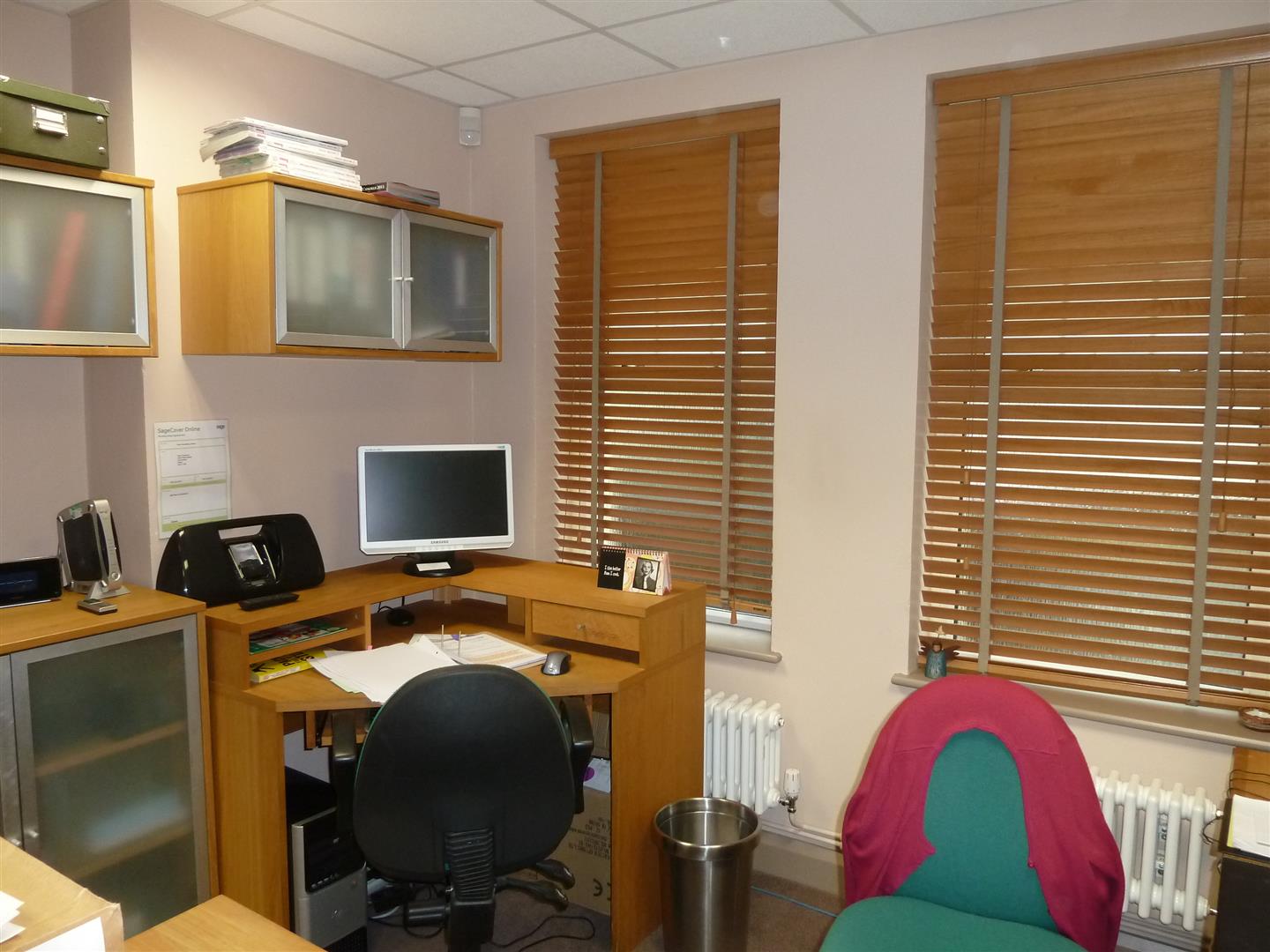 RECEPTION/OFFICE 3